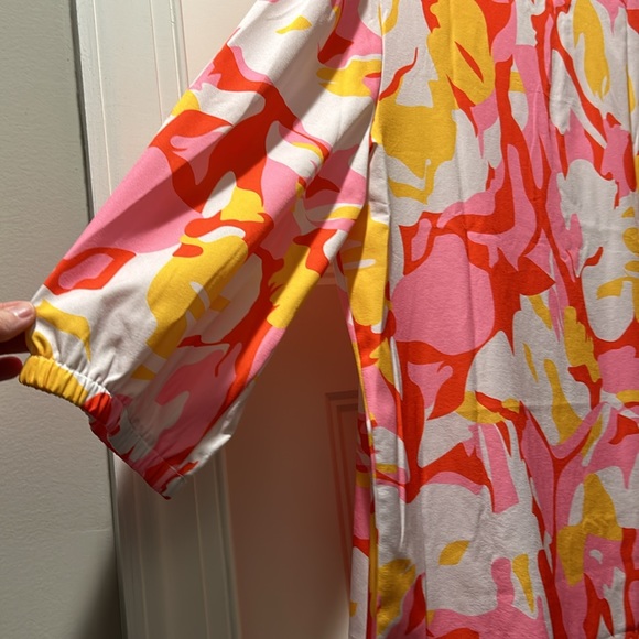 Beautiful womens top. Brand new without tags. Cute ruffle neck - Picture 3 of 4